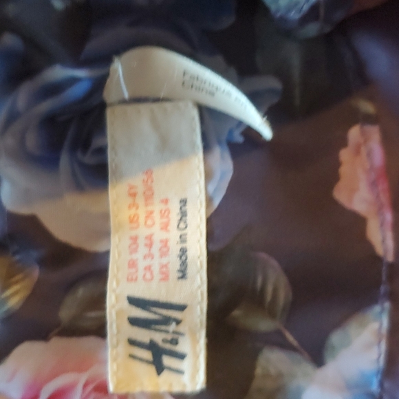 Adorable floral quilted vest size 3-4 years - Picture 2 of 3